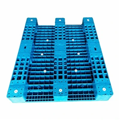 Pallet in plastica reversibili